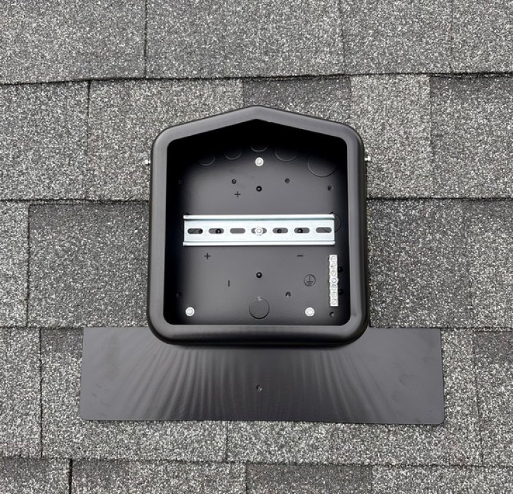 SolaDeck 5 Position Ground Flashed PV Junction Box for Composition
