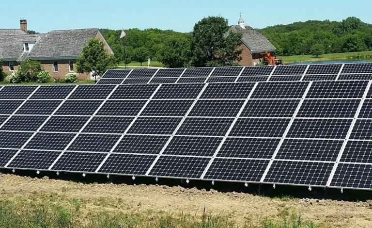 Solar array on Illinois farm